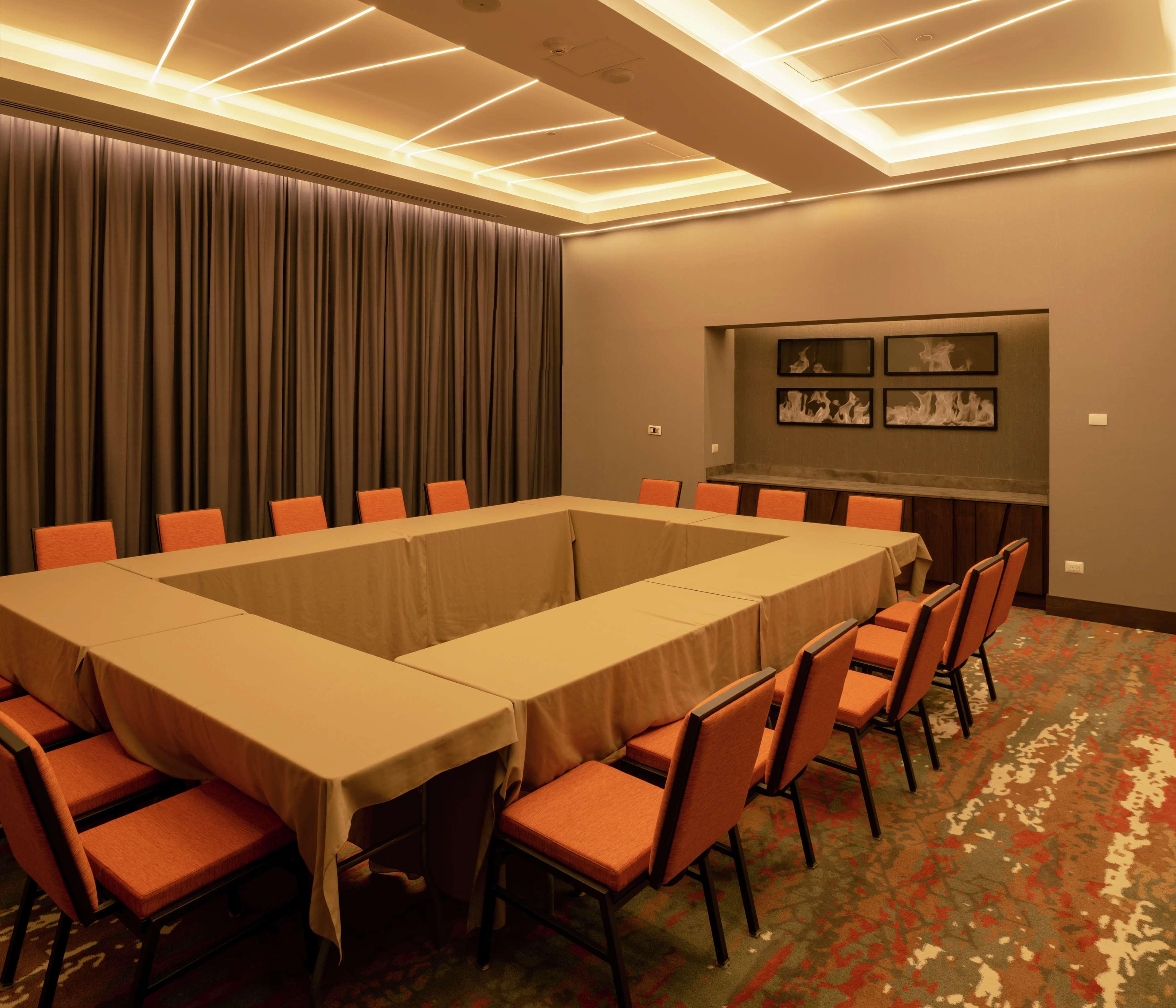 Hilton Garden Inn Чиуауа Екстериор снимка