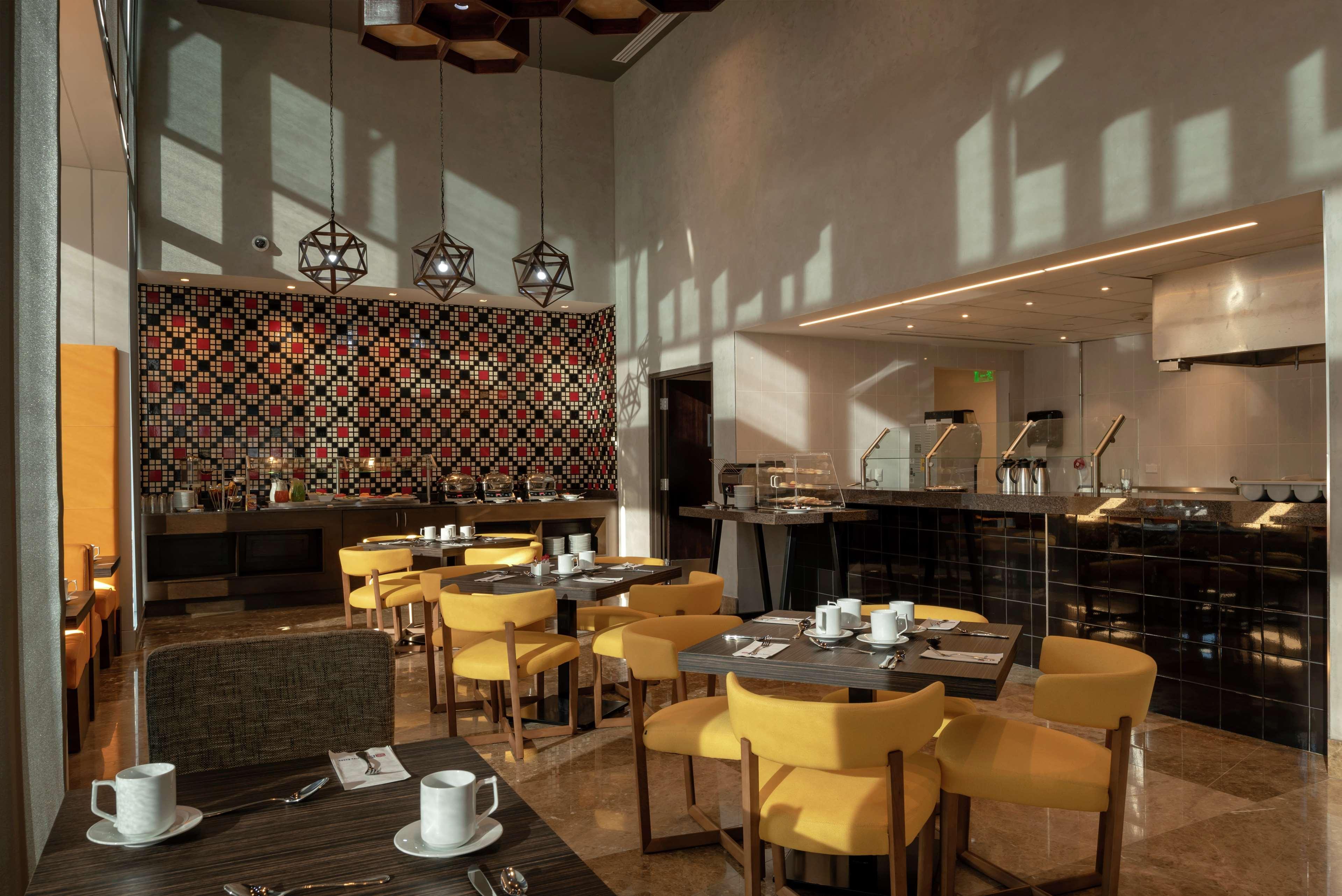Hilton Garden Inn Чиуауа Екстериор снимка