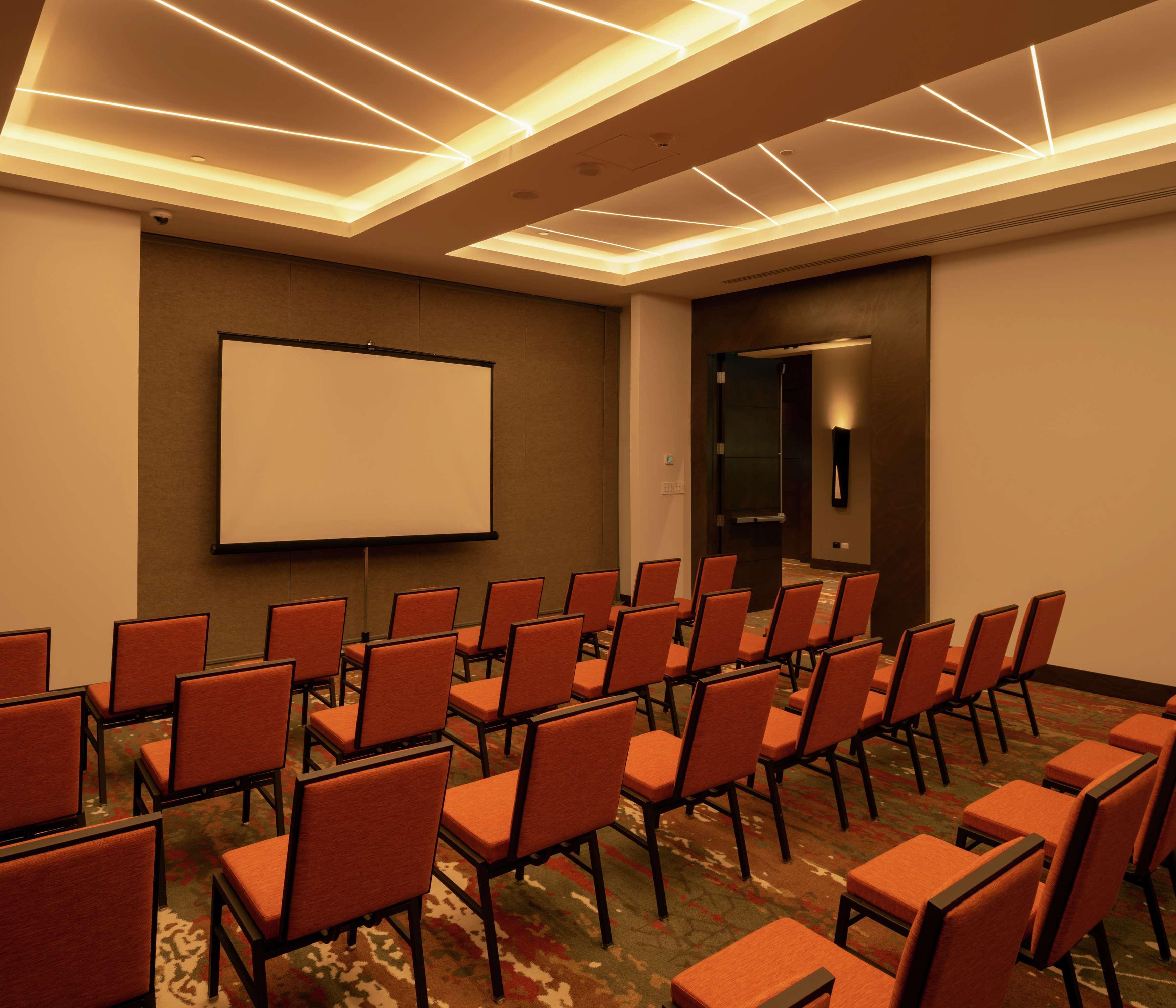 Hilton Garden Inn Чиуауа Екстериор снимка
