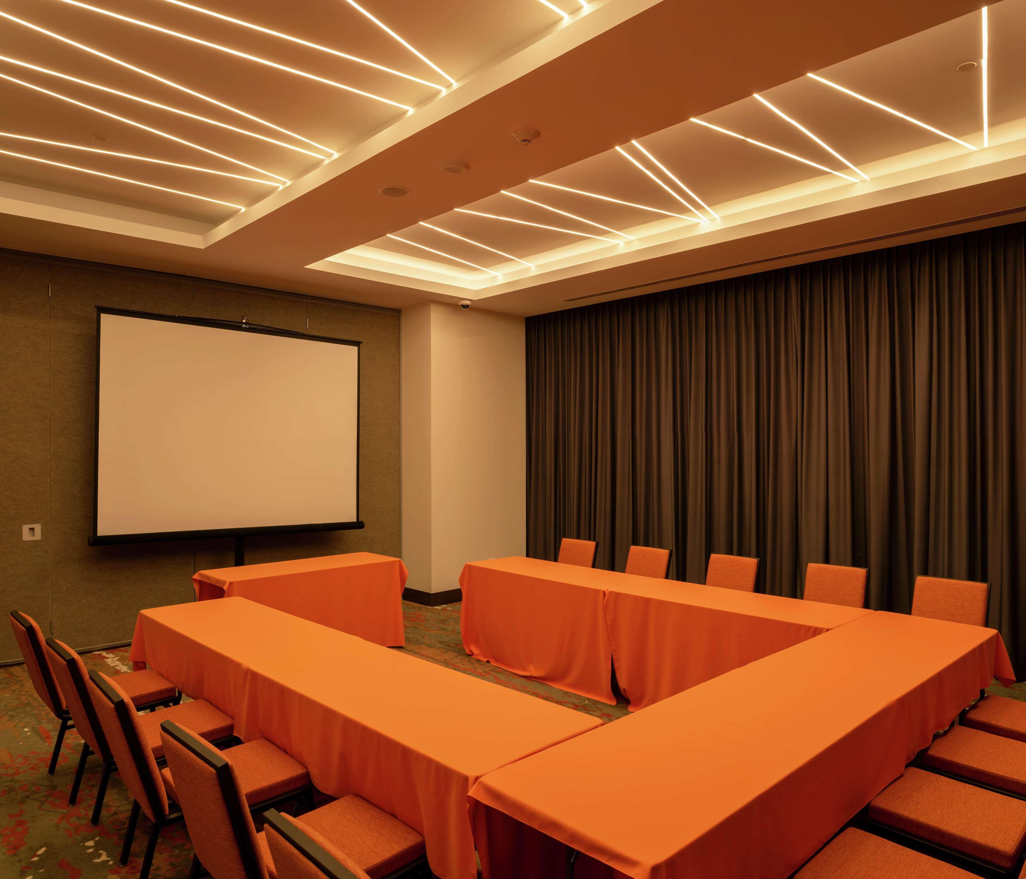 Hilton Garden Inn Чиуауа Екстериор снимка