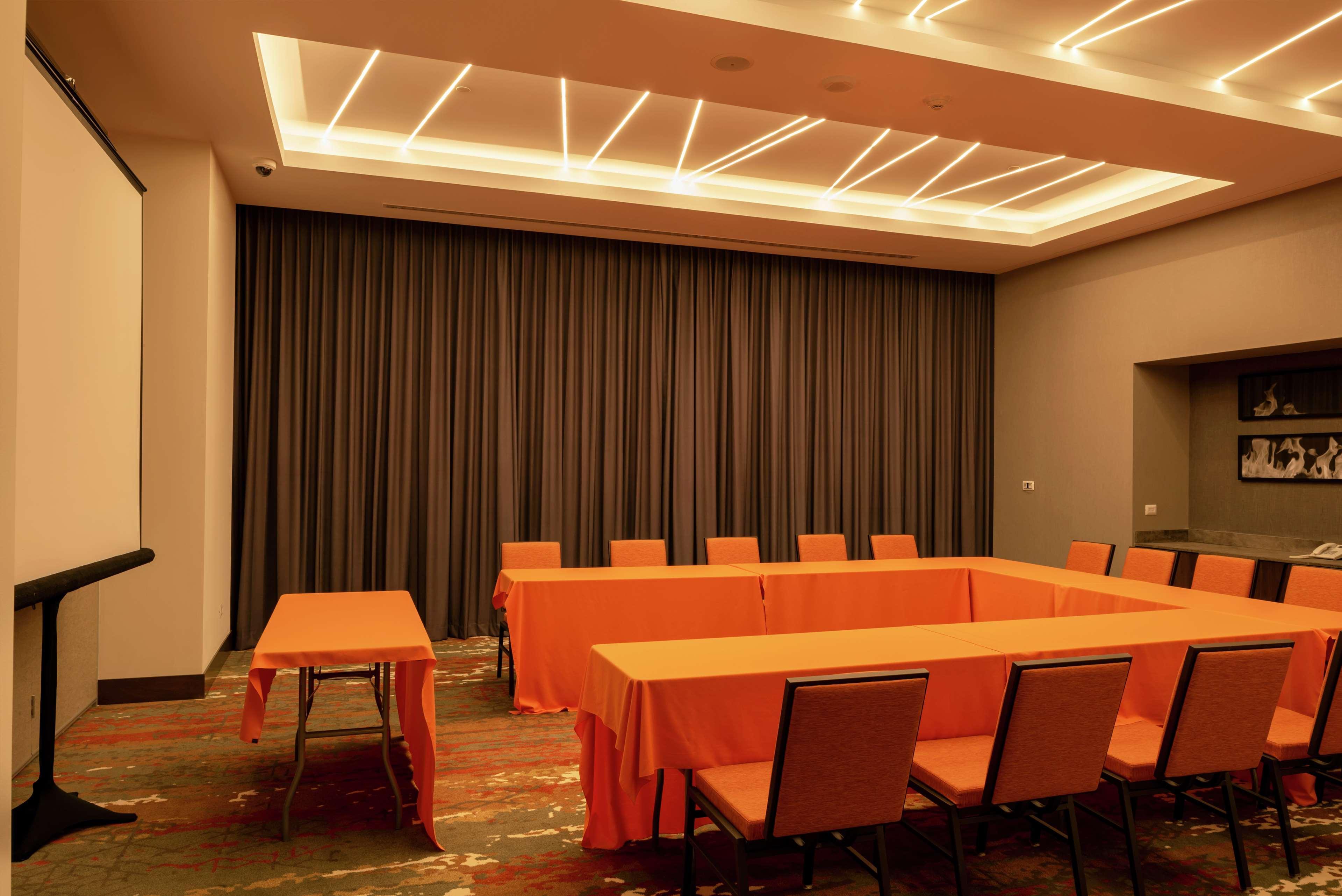 Hilton Garden Inn Чиуауа Екстериор снимка